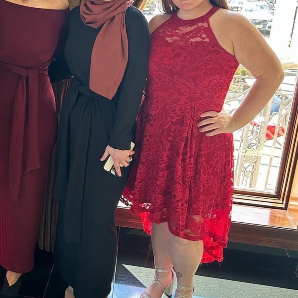 Chic Red High-Low Lace Dress - Picture 2 of 2